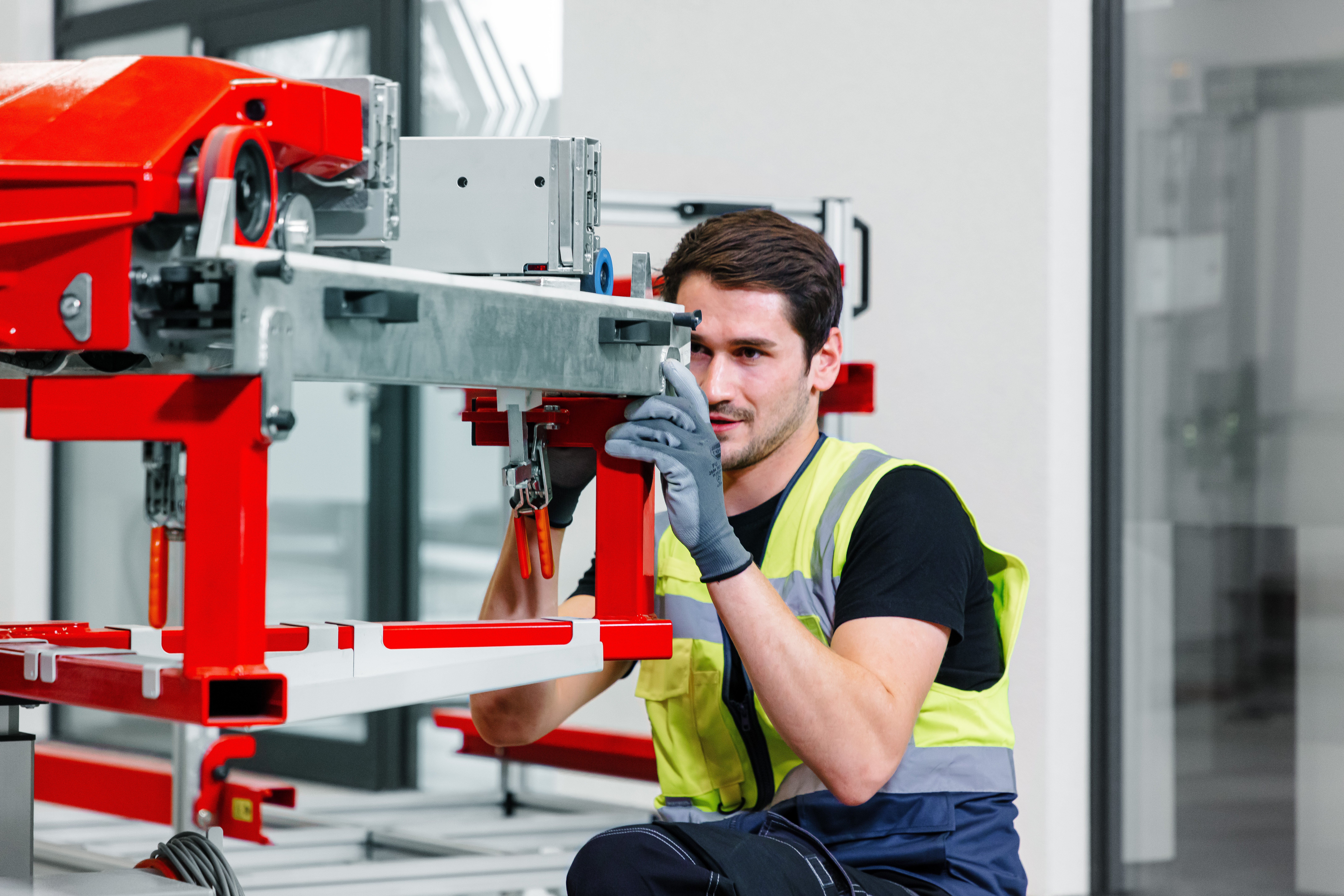 Swisslog-Product-MaintenanceCenter-CycloneCarrier-MaintenanceStation-6