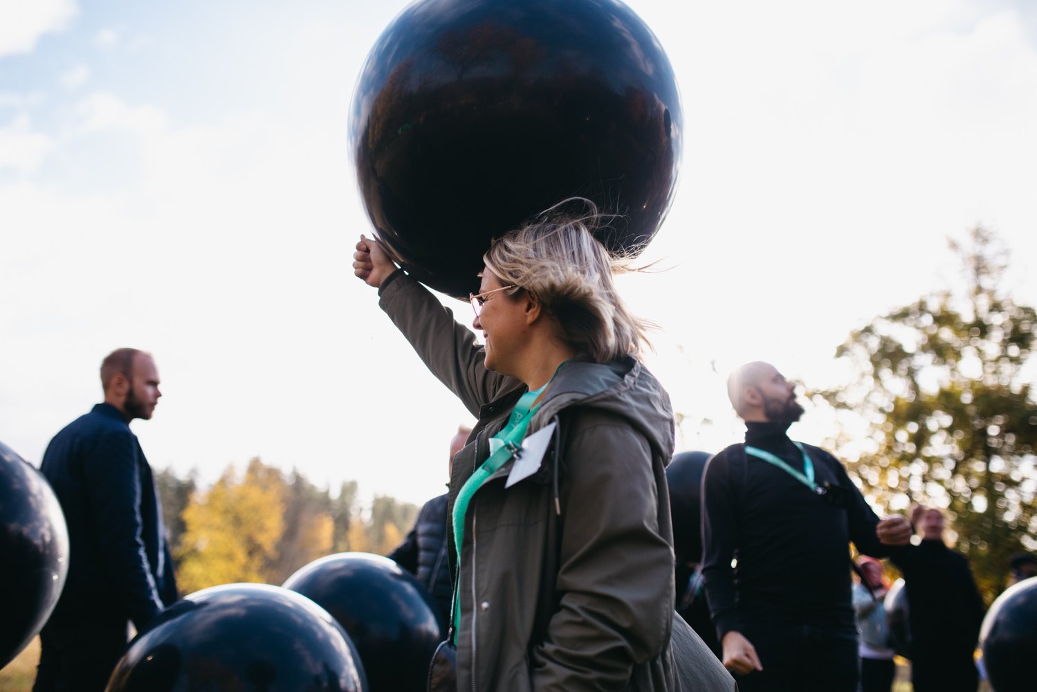 woman-holding-a-black-balloon