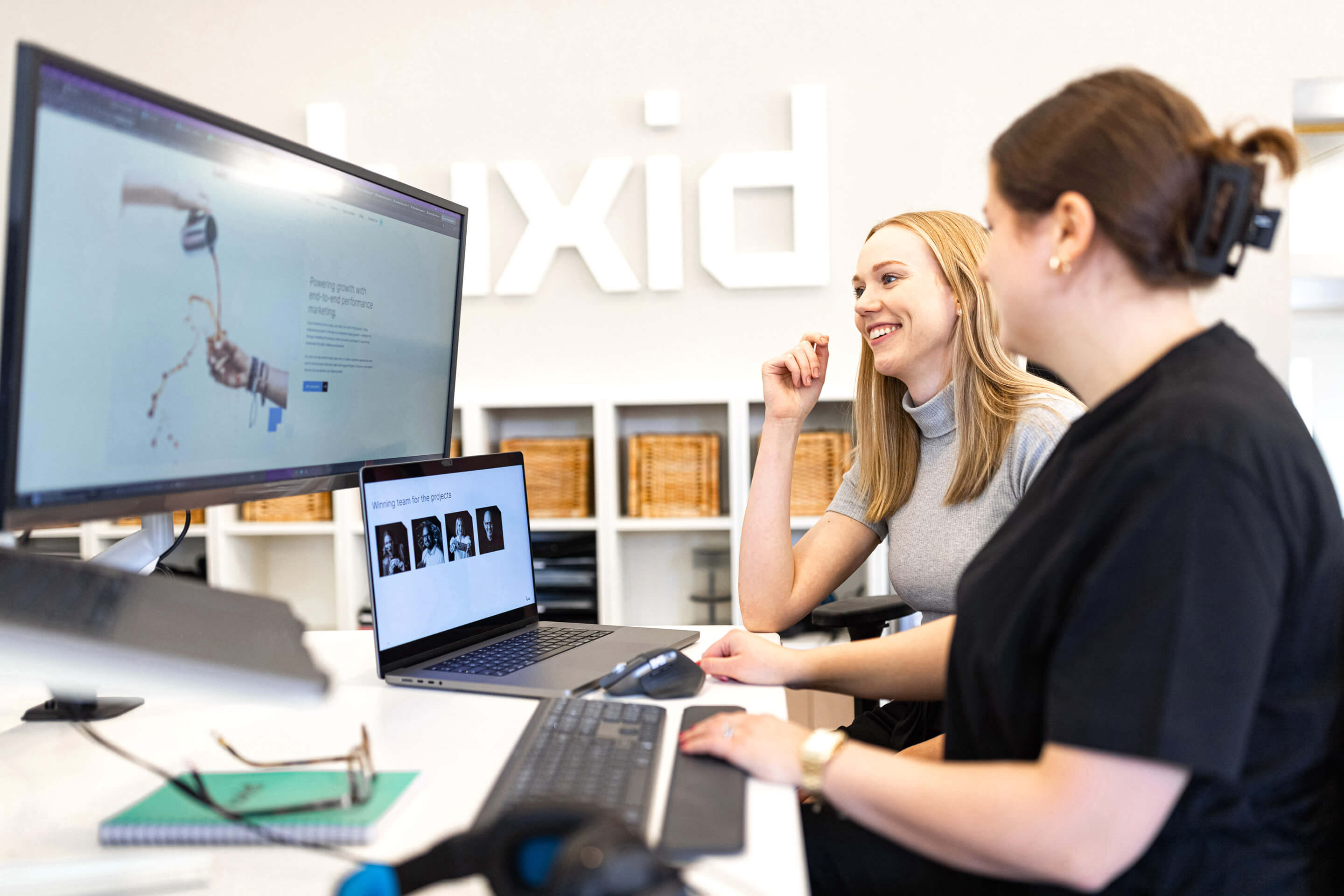 2-women-working-together-luxid-office